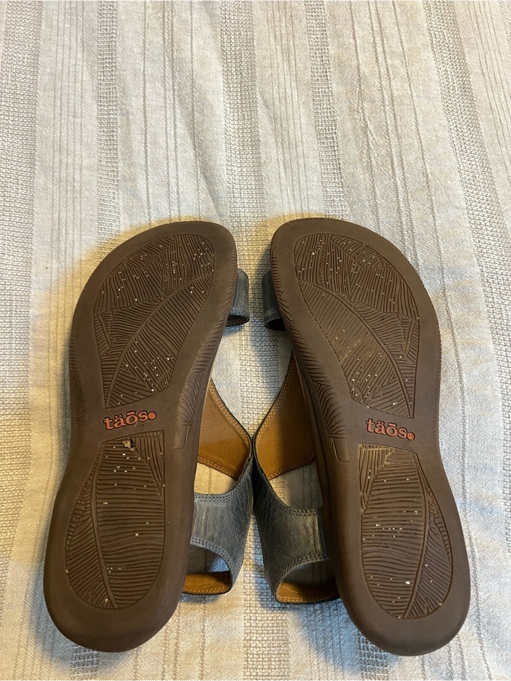 Taos: The Show Sandal - Steel, size 9 EUC - Picture 7 of 10